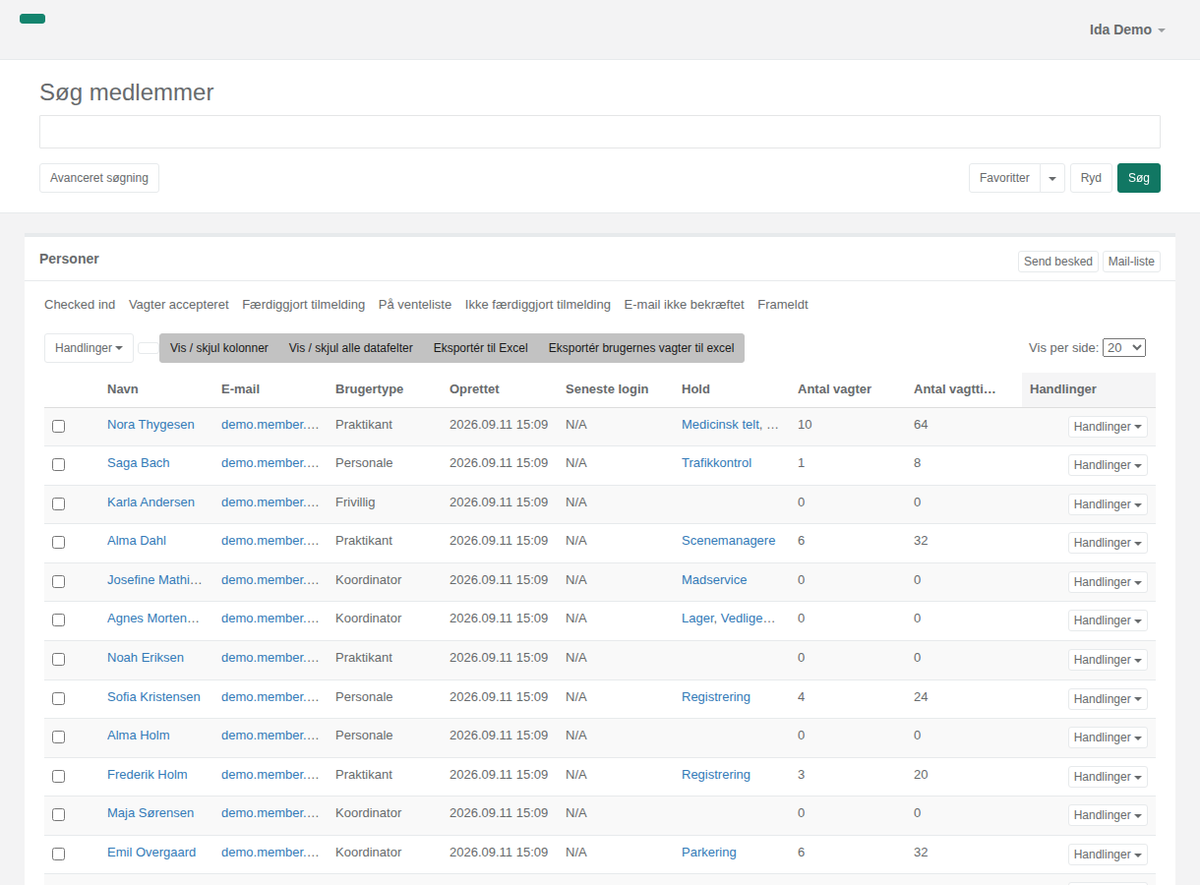 The crew list in Crewstack with a status legend, filters, column selection, Excel export and the number of shifts and shift hours per person